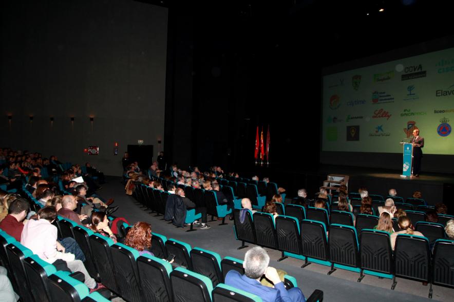 Gala del Voluntariado 2016 - Imagen del escenario y del público en general.