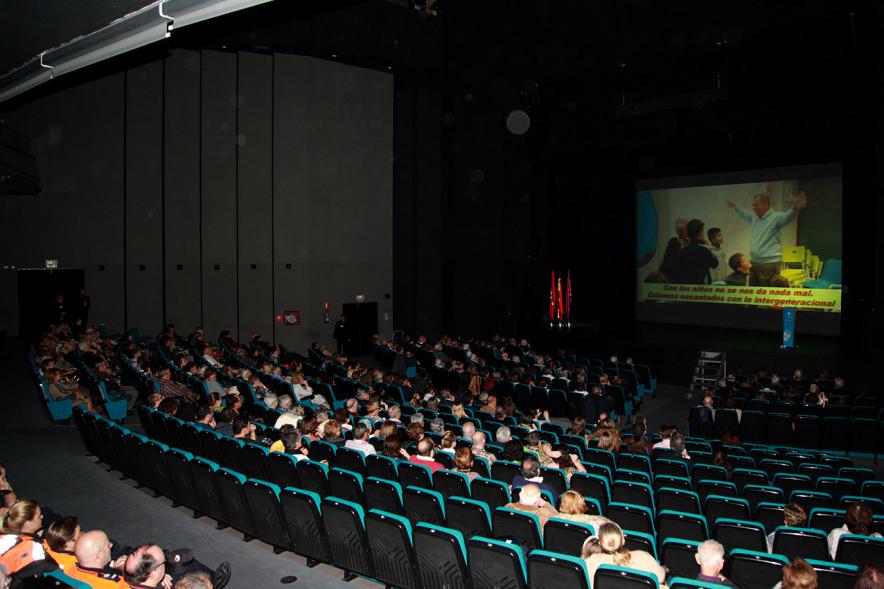 Gala del Voluntariado 2016 -  Imagen del escenario y del público en general.