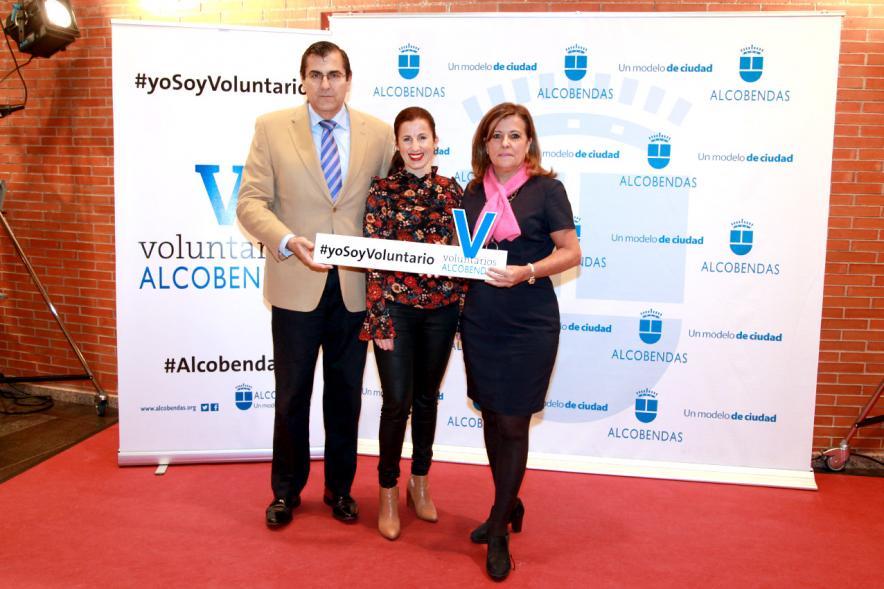 Gala del Voluntariado 2016 - Imagen de asistentes a la gala en el photocall del evento.