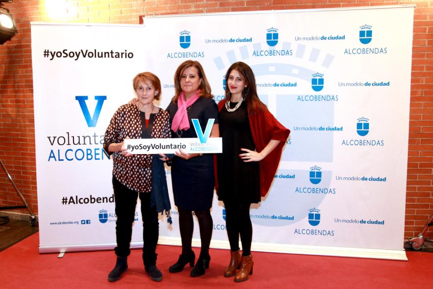 Gala del Voluntariado 2016 - Imagen de asistentes a la gala en el photocall del evento.
