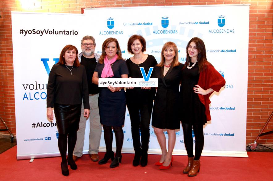 Gala del Voluntariado 2016 - Imagen de asistentes a la gala en el photocall del evento.