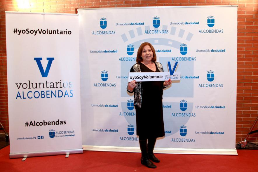 Gala del Voluntariado 2016 - Imagen de asistente a la gala en el photocall del evento.