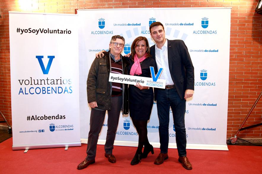 Gala del Voluntariado 2016 - Imagen de asistentes a la gala en el photocall del evento.