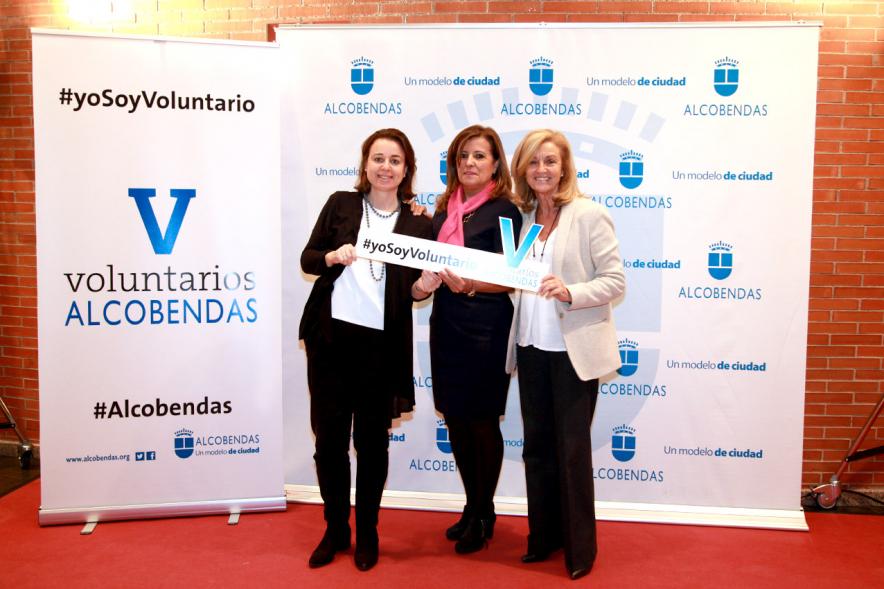 Gala del Voluntariado 2016 - Imagen de asistentes a la gala en el photocall del evento.
