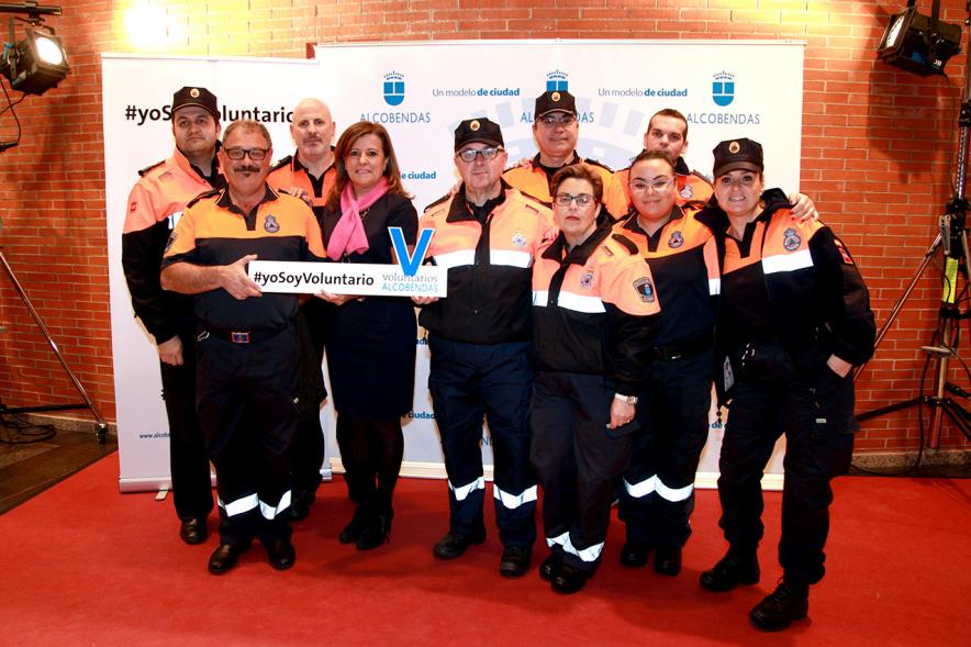 Gala del Voluntariado 2016 - Imagen de miembros de protección civil en el photocall del evento.