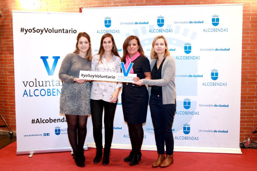 Gala del Voluntariado 2016 - Imagen de asistentes a la gala en el photocall del evento.