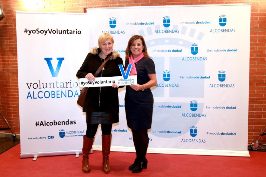 Gala del Voluntariado 2016 - Imagen de asistentes a la gala en el photocall del evento.