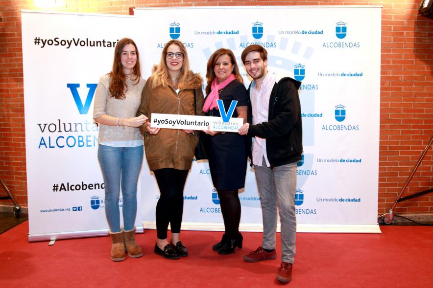 Gala del Voluntariado 2016 - Imagen de asistentes a la gala en el photocall del evento.