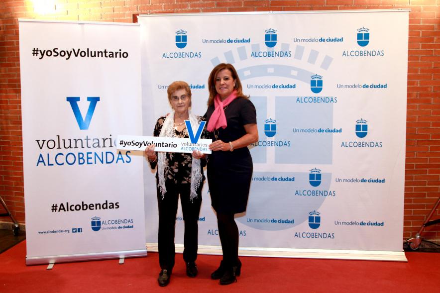 Gala del Voluntariado 2016 - Imagen de asistentes a la gala en el photocall del evento.