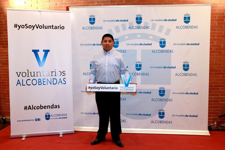 Gala del Voluntariado 2016 - Imagen de un asistente a la gala en el photocall del evento.