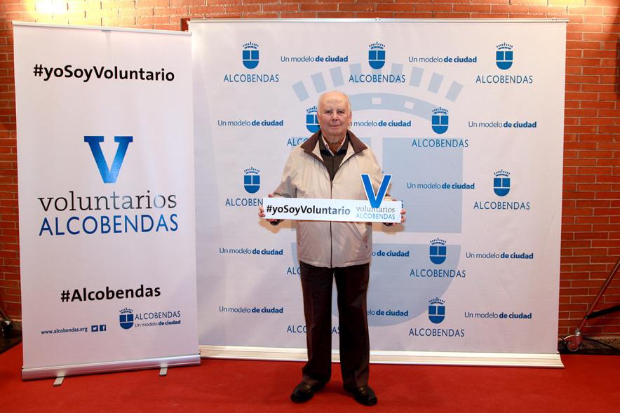 Gala del Voluntariado 2016 - Imagen de un asistente a la gala en el photocall del evento.
