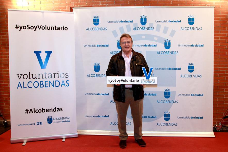 Gala del Voluntariado 2016 - Imagen de un  asistente a la gala en el photocall del evento.