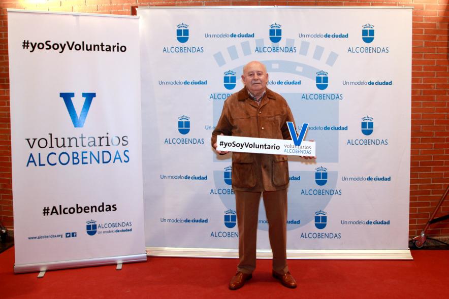 Gala del Voluntariado 2016 - Imagen de un asistente a la gala en el photocall del evento.