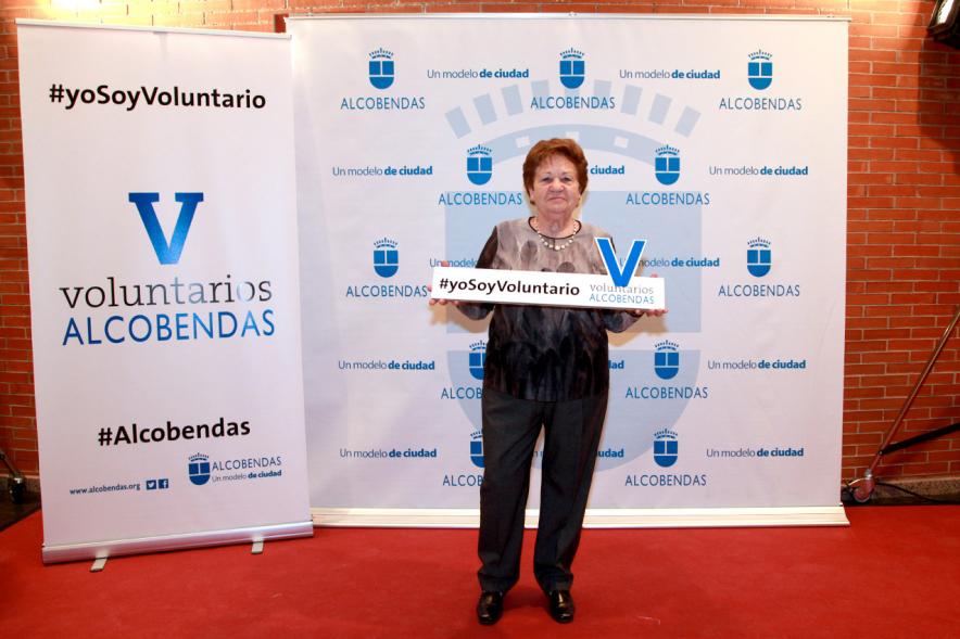 Gala del Voluntariado 2016 - Imagen de uno asistente a la gala en el photocall del evento.