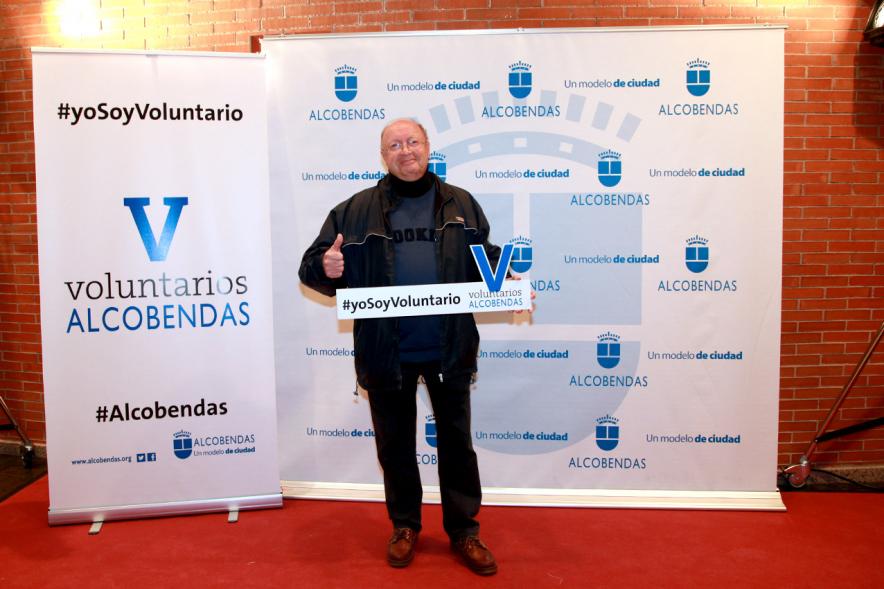 Gala del Voluntariado 2016 - Imagen de un asistente a la gala en el photocall del evento.