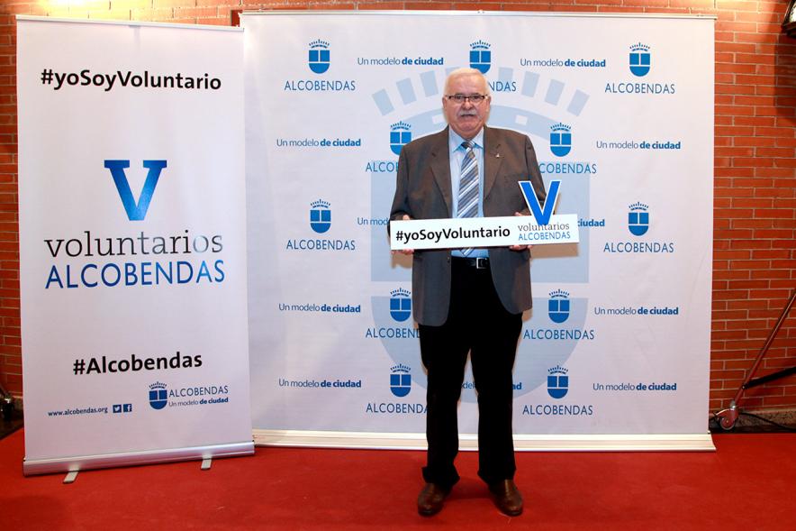 Gala del Voluntariado 2016 - Imagen de un asistente a la gala en el photocall del evento.