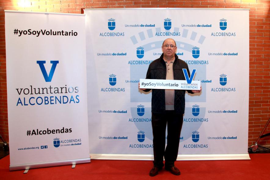 Gala del Voluntariado 2016 - Imagen de un asistente a la gala en el photocall del evento.