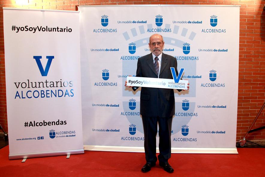 Gala del Voluntariado 2016 - Imagen de una asistente a la gala en el photocall del evento.