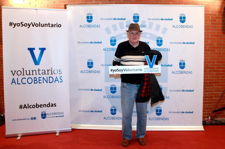 Gala del Voluntariado 2016 - Imagen de un asistente a la gala en el photocall del evento.