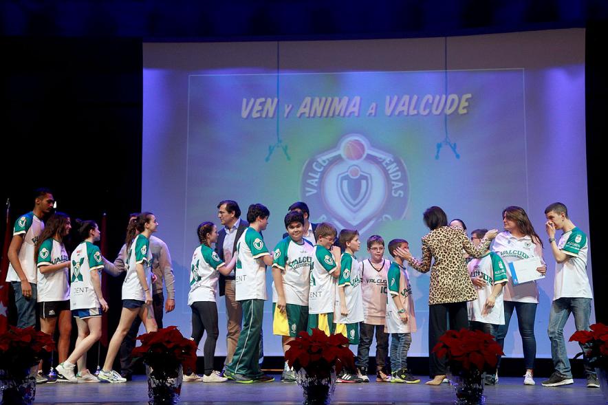 Gala del Deporte 2016 - Posado de premiados con las autoridades.