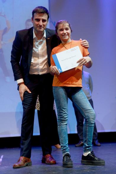 Gala del Deporte 2016 -Un  premiado con las autoridades.
