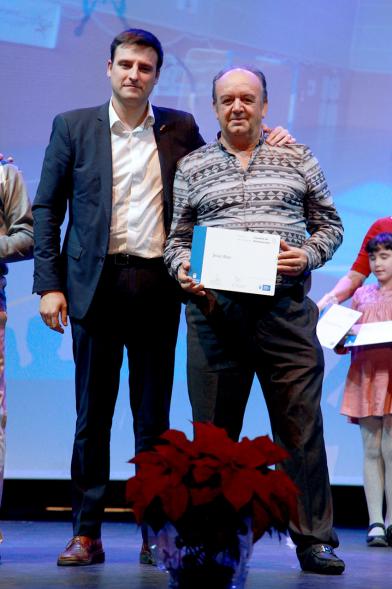 Gala del Deporte 2016 -  Un premiado con el concejal.