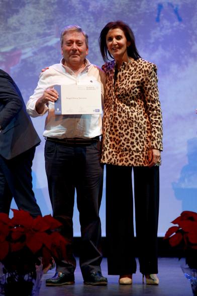 Gala del Deporte 2016 - Un premiado con el concejal.