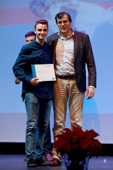 Gala del Deporte 2016 - Un premiado con el concejal.