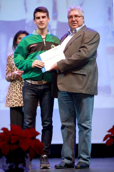 Gala del Deporte 2016 -Un premiado con el concejal.