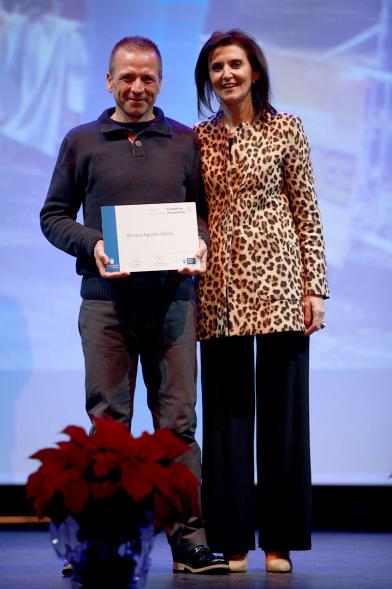 Gala del Deporte 2016 -  Un premiado con el concejal.