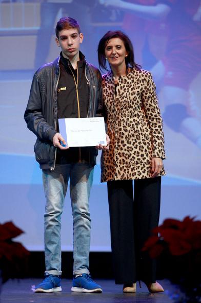 Gala del Deporte 2016 -  Un premiado con el concejal.