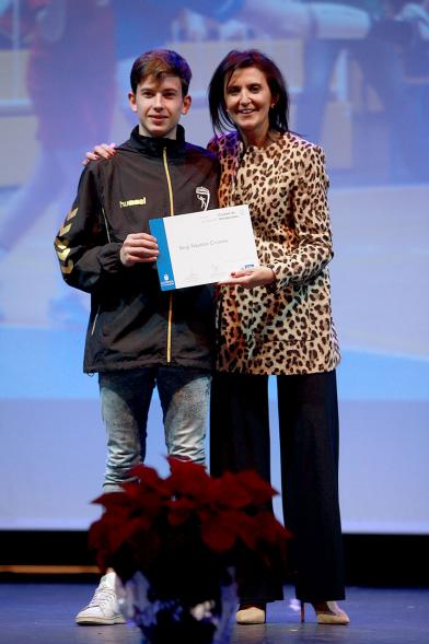 Gala del Deporte 2016 -  Un premiado con el concejal.