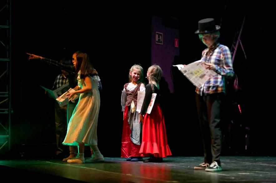 Niños en la actuación de la Gala Solidaria Infancia.