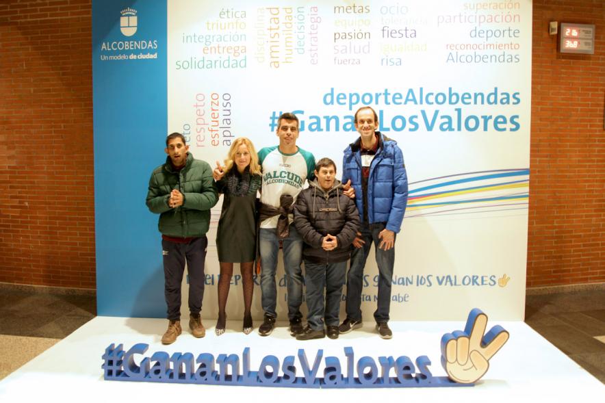 Gala de Deporte 2018 - Imagen de los protagonistas de la película de "Campeones" posando en el photocall acompañados de varias autoridades asistentes a la gala.