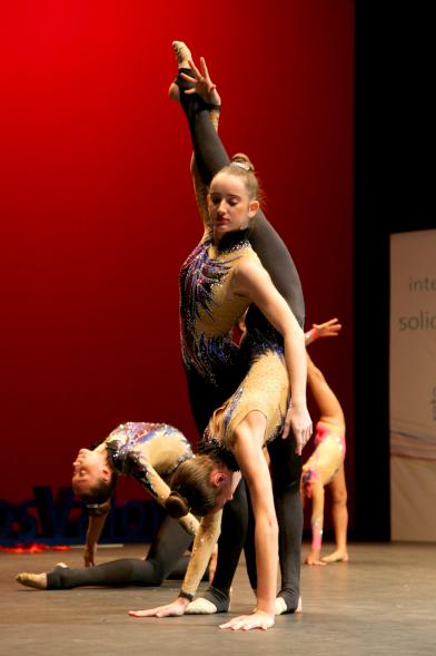 Gala de Deporte 2018 - Imagen de unas gimnastas rítmicas actuando en el escenario.