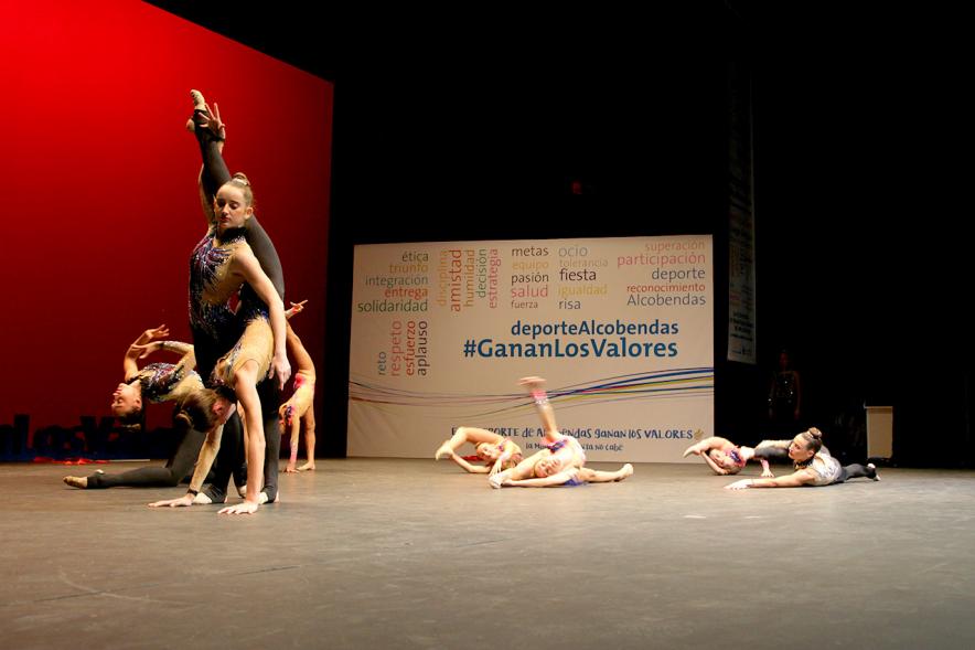 Gala de Deporte 2018 - Imagen de unas gimnastas rítmicas actuando en el escenario.