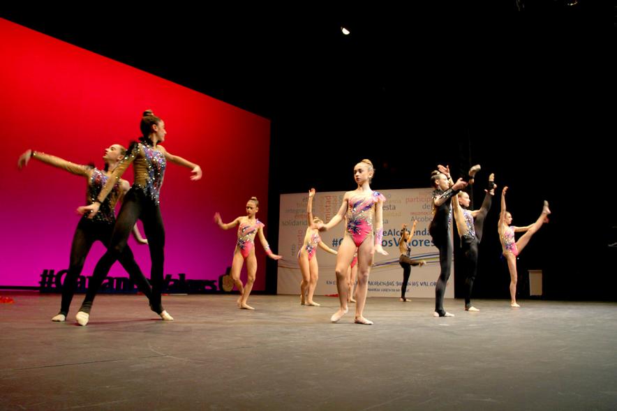 Gala de Deporte 2018 - Imagen de unas gimnastas rítmicas actuando en el escenario.