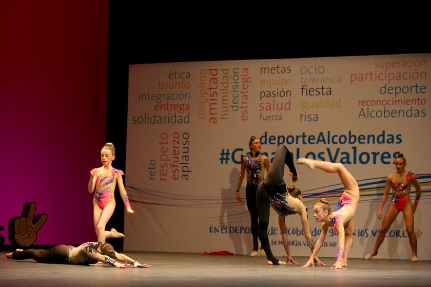 Gala de Deporte 2018 - Imagen de unas gimnastas rítmicas actuando en el escenario.