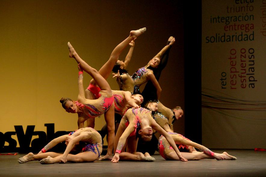 Gala de Deporte 2018 - Imagen de unas gimnastas rítmicas actuando en el escenario.