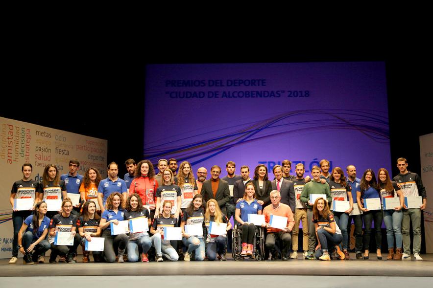 Gala de Deporte 2018 - Imagen  de todos los homenajeados en la gala en el escenario.
