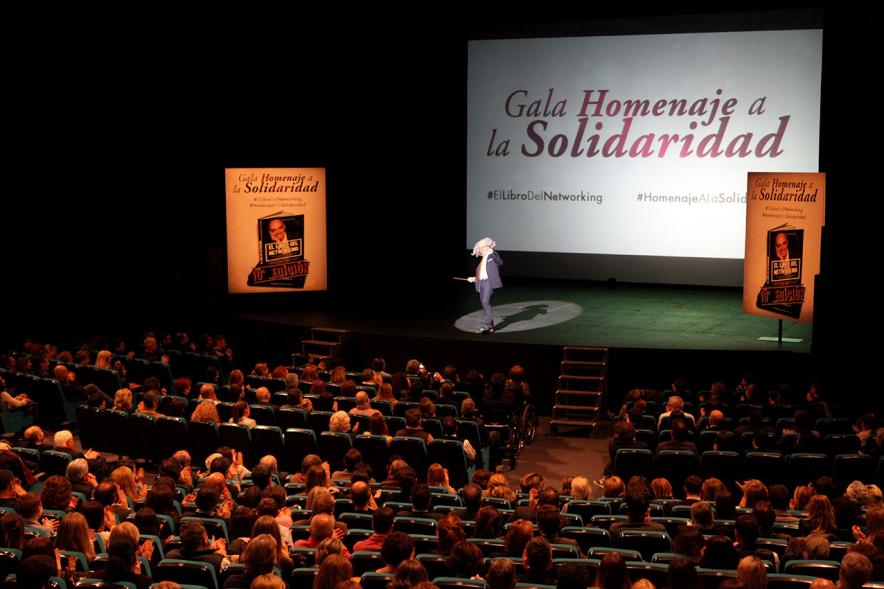 Gala Homenaje a la Solidaridad - Imagen lejana del escenario.