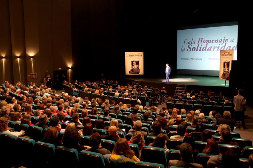 Gala Homenaje a la Solidaridad - Imagen lejana del escenario.