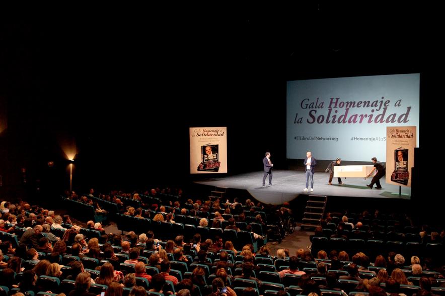 Gala Homenaje a la Solidaridad - Imagen lejana del escenario.