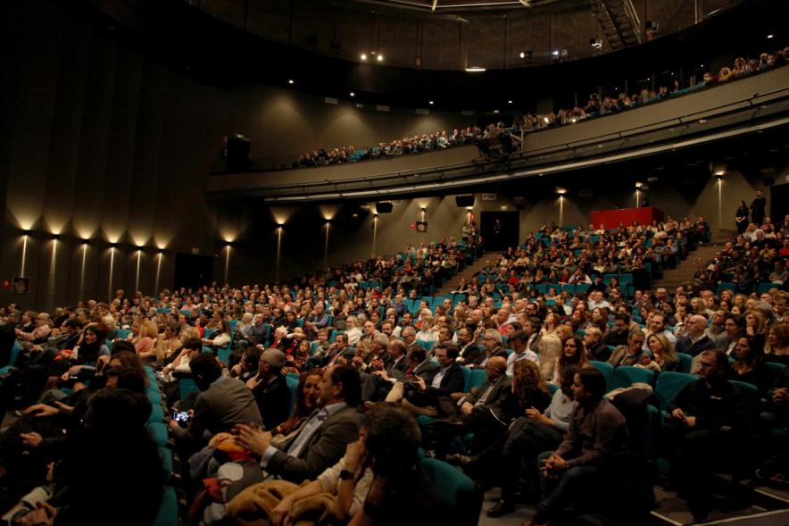 Gala Homenaje a la Solidaridad - Imagen del público asistente al teatro.
