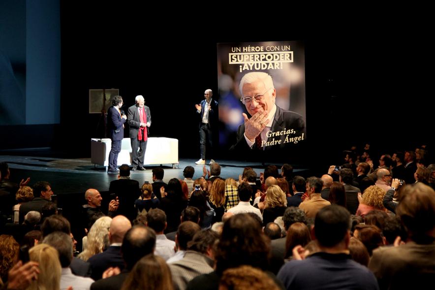 Gala Homenaje a la Solidaridad - Imagen lejana del escenario.
