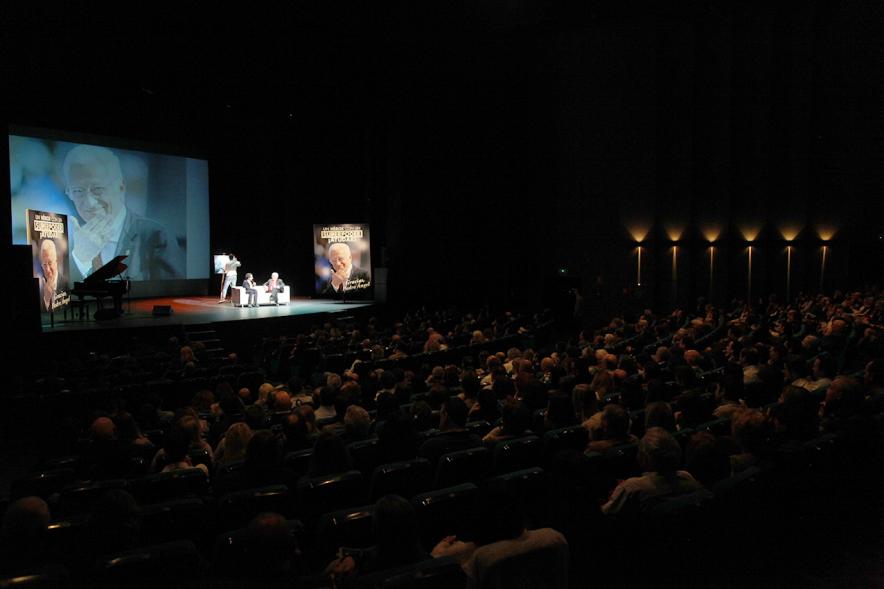 Gala Homenaje a la Solidaridad - Imagen lejana del escenario.