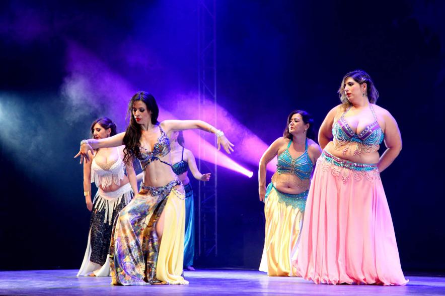 Grupo de baile. danza del vientre. 