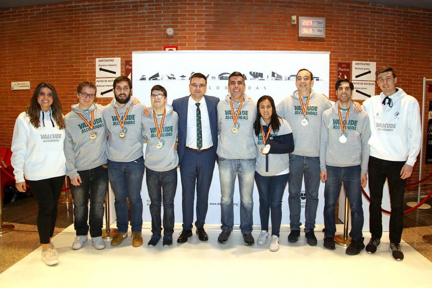 Gala del Deporte 2019 -  Posado del equipo del VALCUDE ALCOBENDAS, con Roberto Chinchilla,  el vice alcalde Arranz, la concejal de deportes
