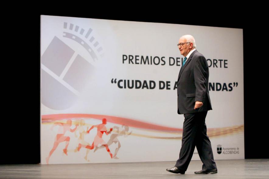 Gala del Deporte 2019 -  Plano de un deportista mayor en el escenario.