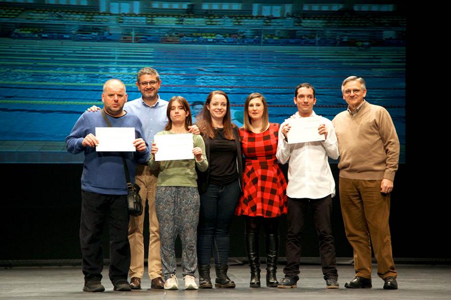 Gala del Deporte 2019 - Posado de un grupo de deportistas premiados  con el alcalde Sánchez Acera y los representantes  del ayuntamiento.